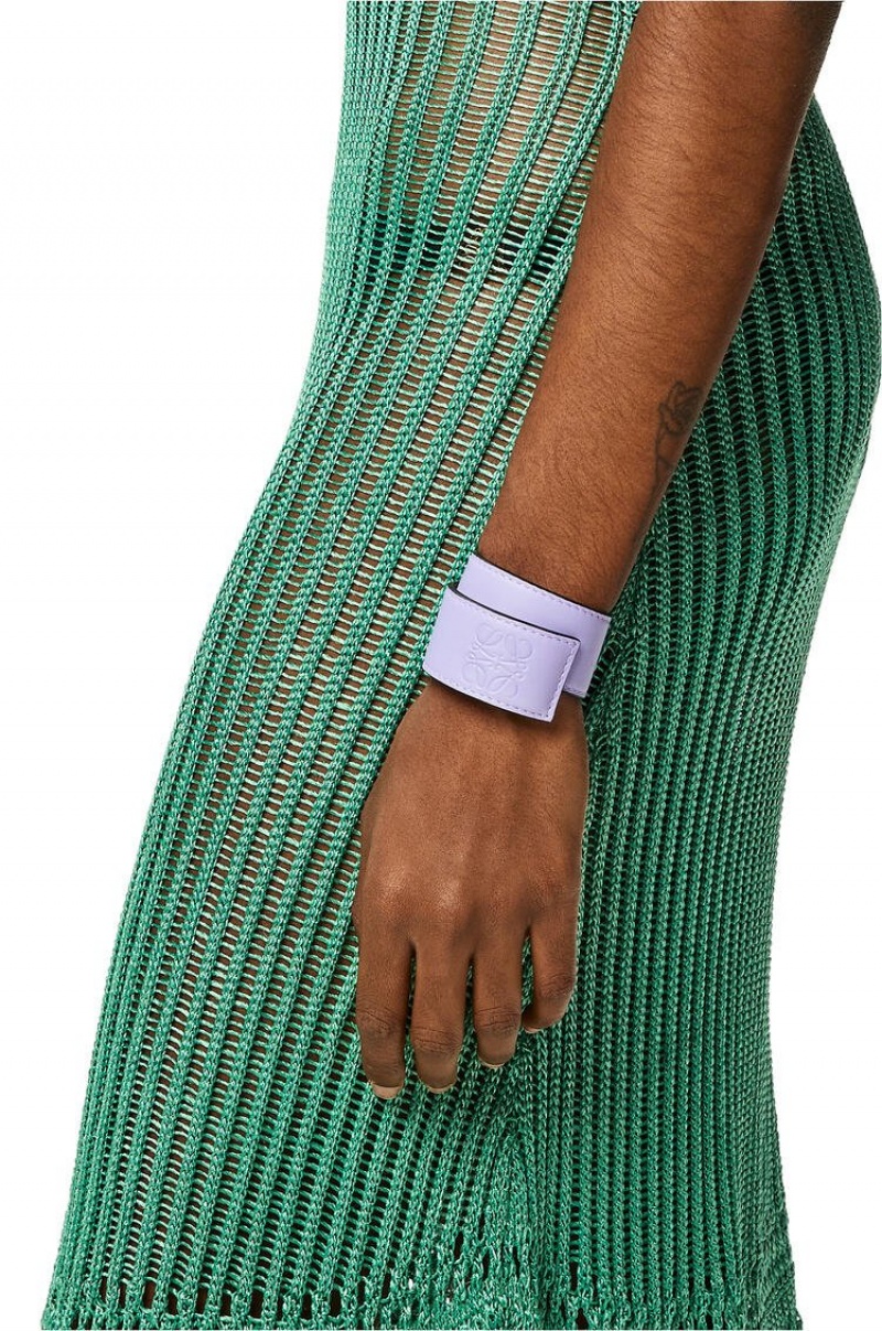 Joyería Loewe Small slap bracelet in calfskin Mujer Lavanda | 836JTRNWK