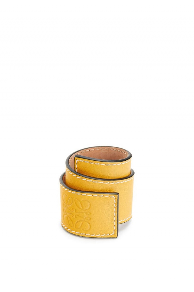 Joyería Loewe Small slap bracelet in calfskin Mujer Amarillo | 710ZMRANQ