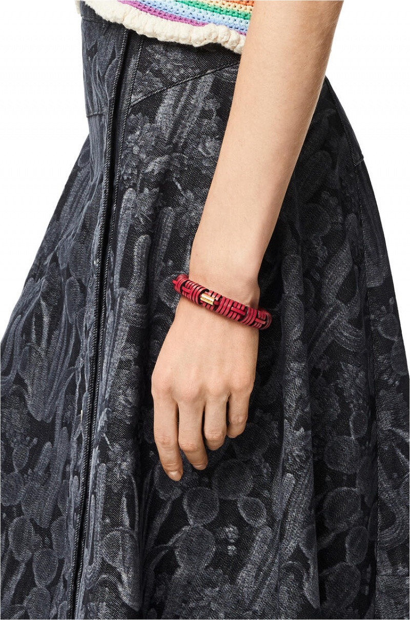 Joyería Loewe Woven bangle in brass and classic calfskin Mujer Fucsia | 630PEKXAF