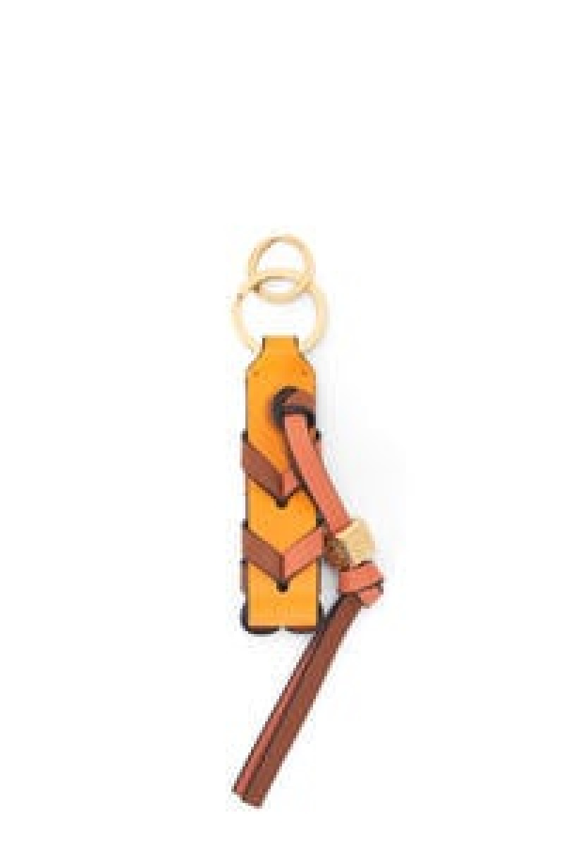 Llavero Loewe Braided strap keyring in calfskin Mujer Nude / Warm Desert | 349QNVRKF