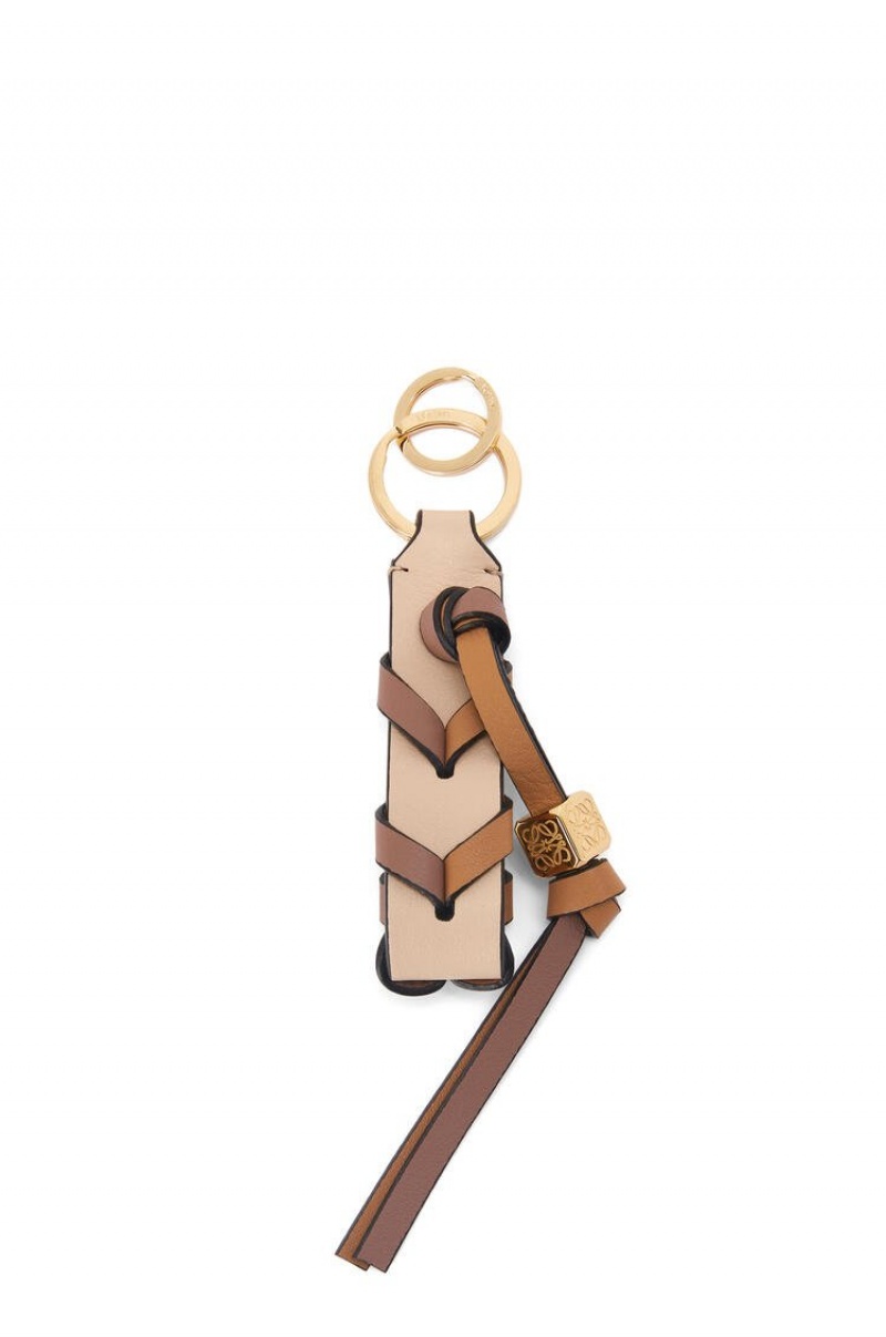 Llavero Loewe Braided strap keyring in calfskin Mujer Nude / Warm Desert | 349QNVRKF