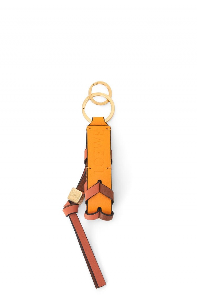 Llavero Loewe Braided strap keyring in calfskin Mujer Coral | 938PITLUQ