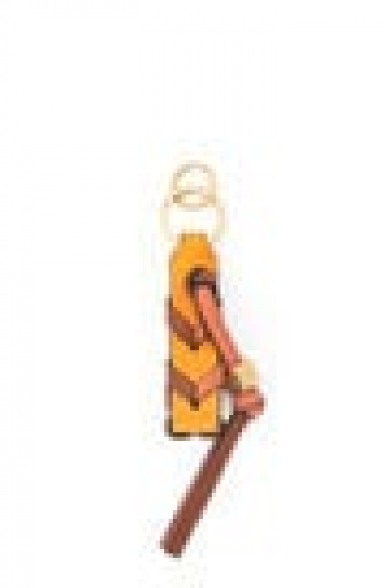 Llavero Loewe Braided strap keyring in calfskin Mujer Coral | 938PITLUQ