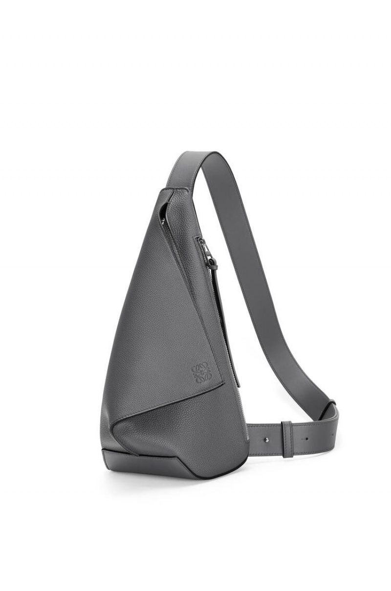 Mochilas Loewe Anton sling in soft grained calfskin Hombre Anthracite | 752IUOSZD