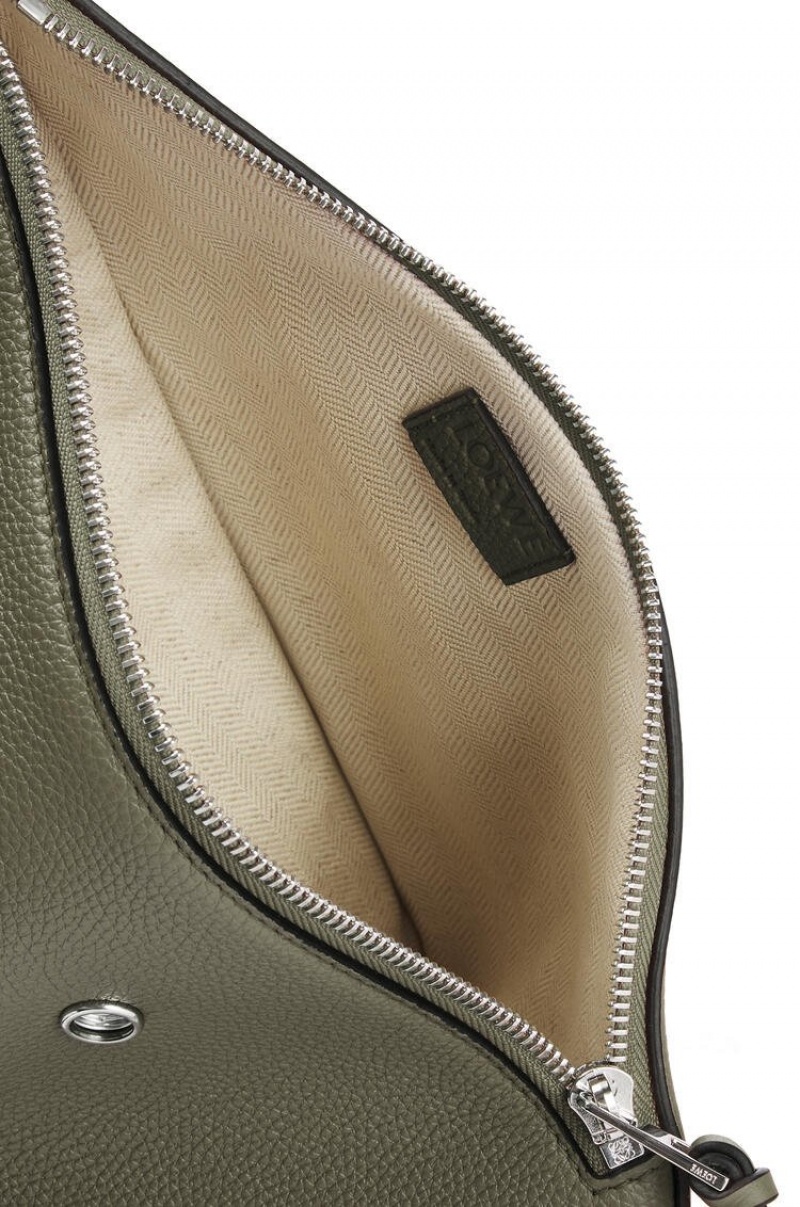 Mochilas Loewe Anton sling in soft grained calfskin Hombre Kaki Verde | 807MUTGBI