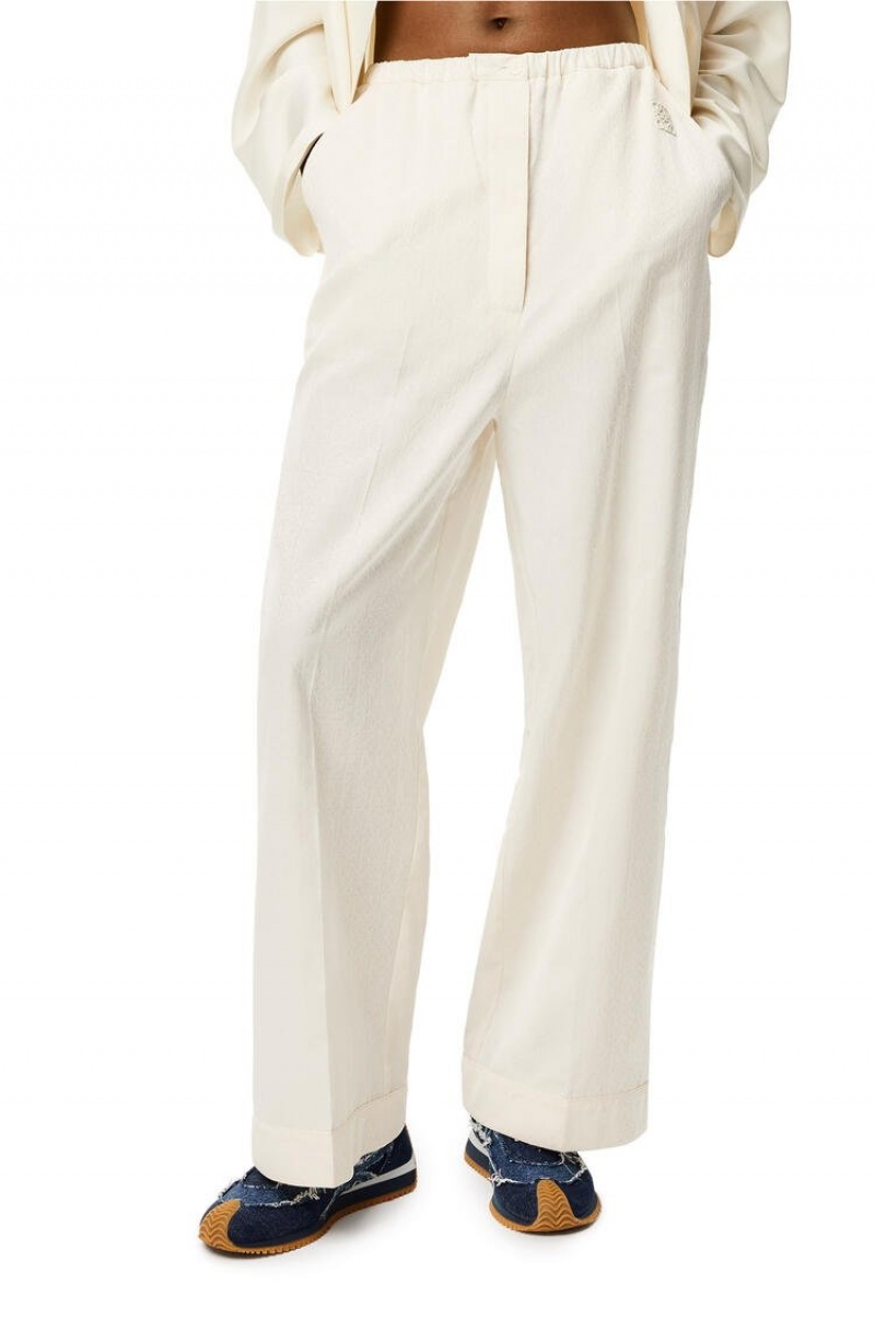 Pantalones Loewe Anagram pyjama trousers in silk and cotton Mujer Ivory | 410OKSUBH