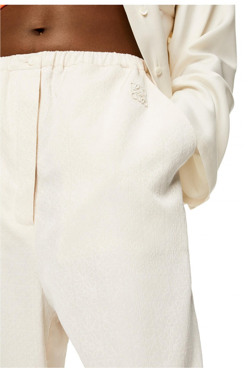 Pantalones Loewe Anagram pyjama trousers in silk and cotton Mujer Ivory | 410OKSUBH