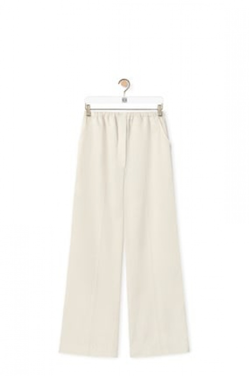 Pantalones Loewe Anagram pyjama trousers in silk and cotton Mujer Ivory | 410OKSUBH