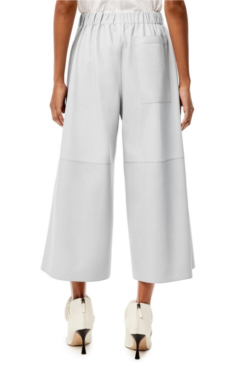 Pantalones Loewe Cropped elasticated trousers in nappa Mujer Gris Claro | 837WFQATM