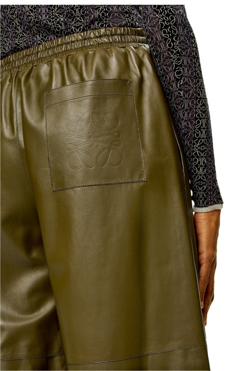 Pantalones Loewe Cropped trousers in nappa Mujer Kaki Oscuro Verde | 513YEHJAX