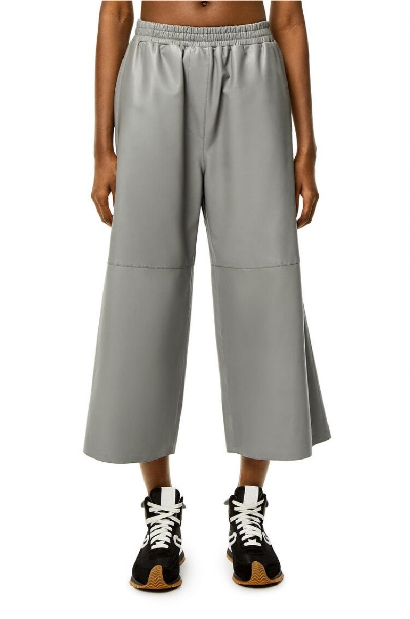 Pantalones Loewe Cropped trousers in nappa Mujer Gris | 368KEODSB