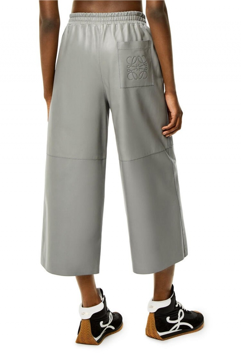 Pantalones Loewe Cropped trousers in nappa Mujer Gris | 368KEODSB