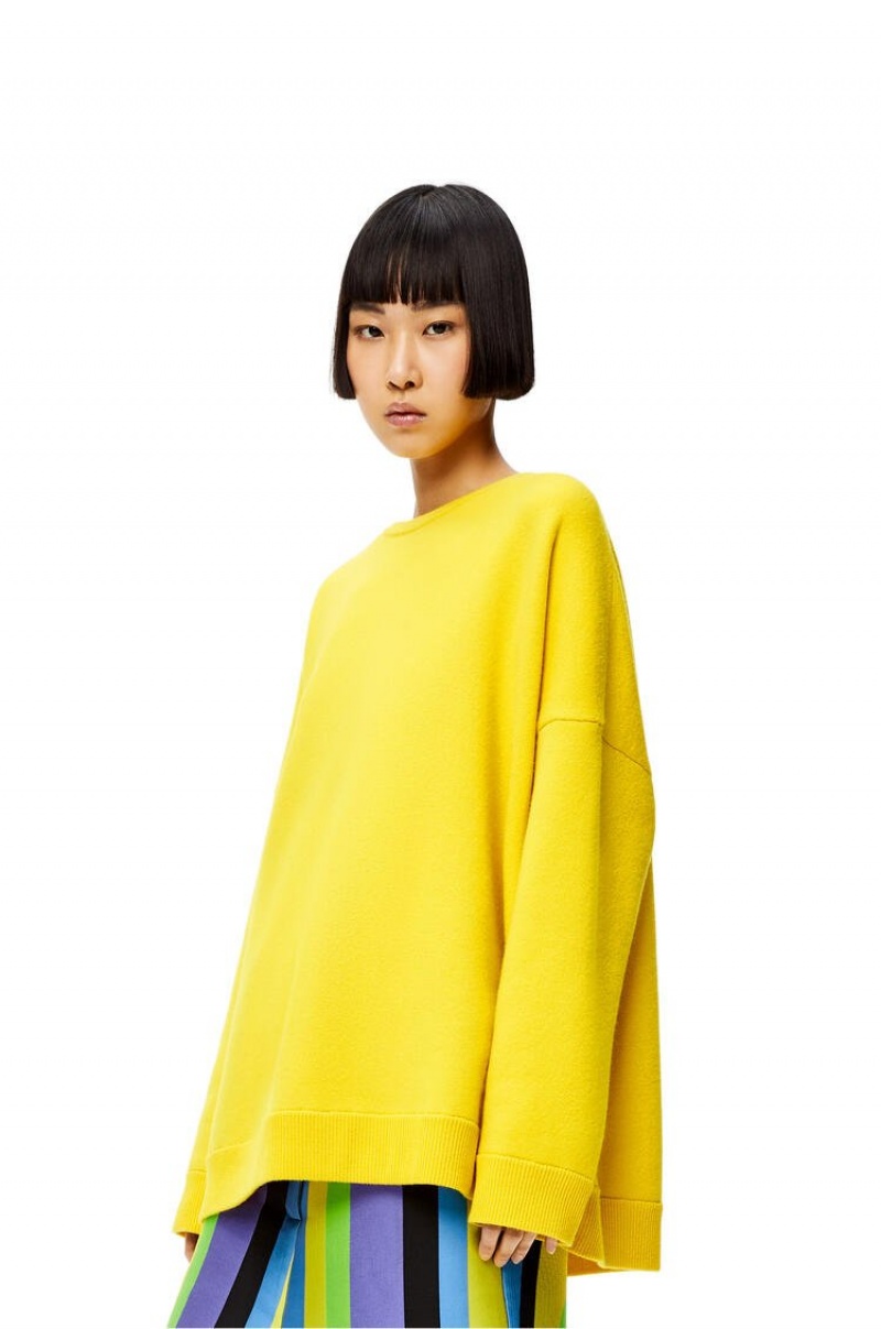 Prendas De Punto Loewe Oversize crewneck sweater in cashmere Mujer Amarillo | 473XJEZHT