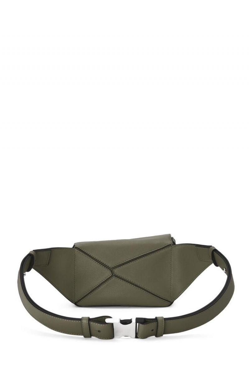 Riñonera Loewe Mini Puzzle bumbag in classic calfskin Hombre Kaki Verde | 536VLAJHU