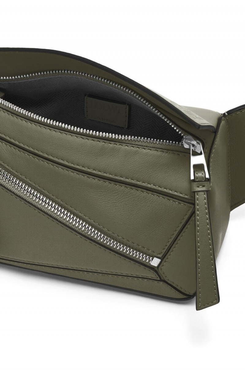 Riñonera Loewe Mini Puzzle bumbag in classic calfskin Hombre Kaki Verde | 536VLAJHU