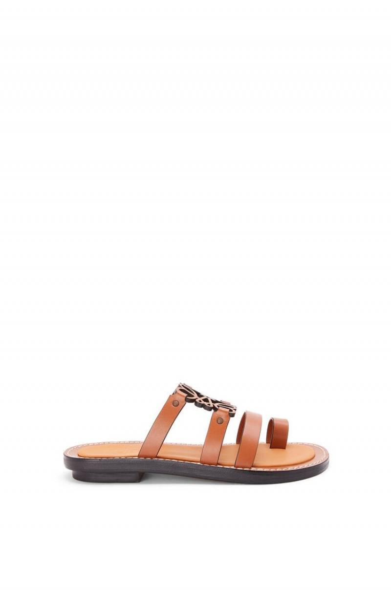 Sandalias Loewe Anagram mule in calfskin Mujer Tan | 356OKQECW