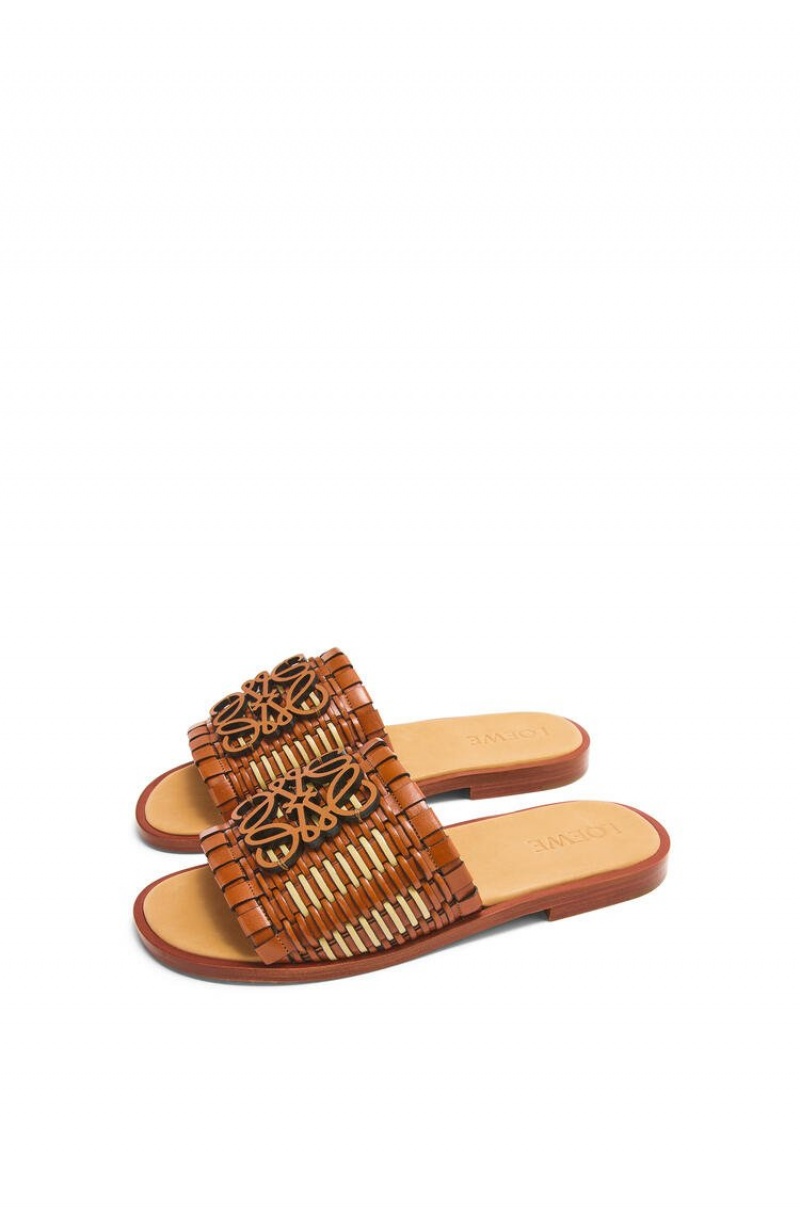 Sandalias Loewe Anagram woven slide in calfskin Mujer Tan / Natural | 380RMJBDO