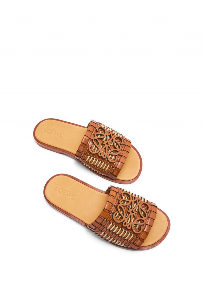 Sandalias Loewe Anagram woven slide in calfskin Mujer Tan / Natural | 380RMJBDO