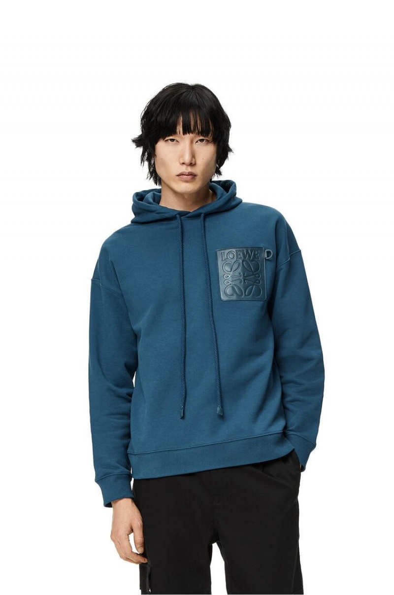 Sudaderas Loewe Anagram leather patch hoodie in cotton Hombre Petroleum | 785XJVKTY