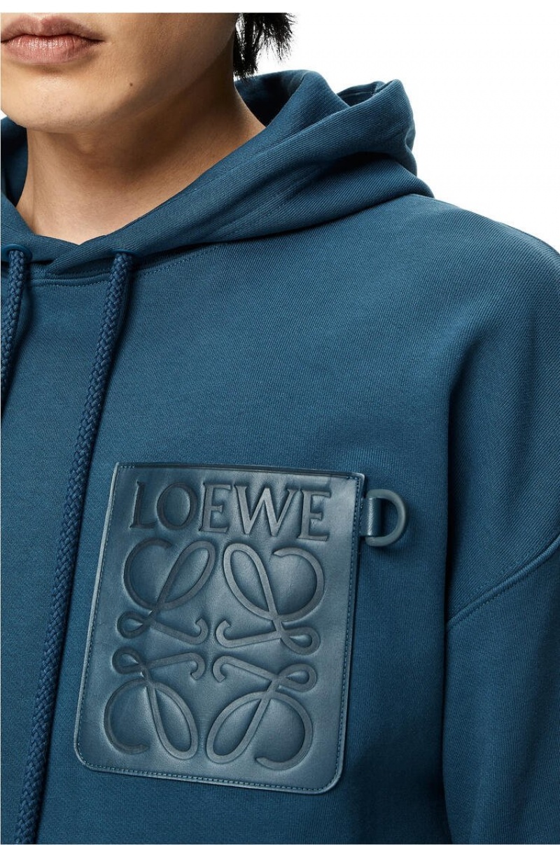 Sudaderas Loewe Anagram leather patch hoodie in cotton Hombre Petroleum | 785XJVKTY