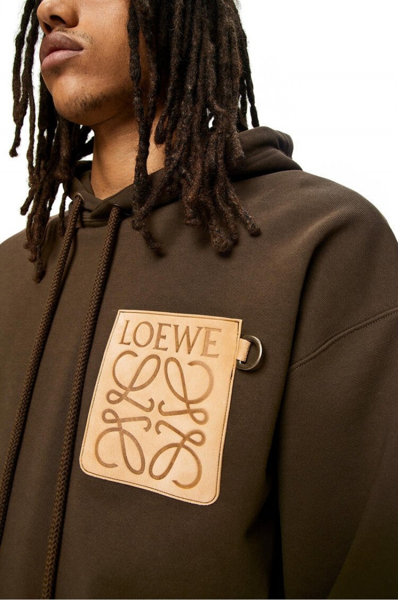 Sudaderas Loewe Anagram leather patch hoodie in cotton Hombre Verde Oliva Oscuro Verde | 182MZAXPS