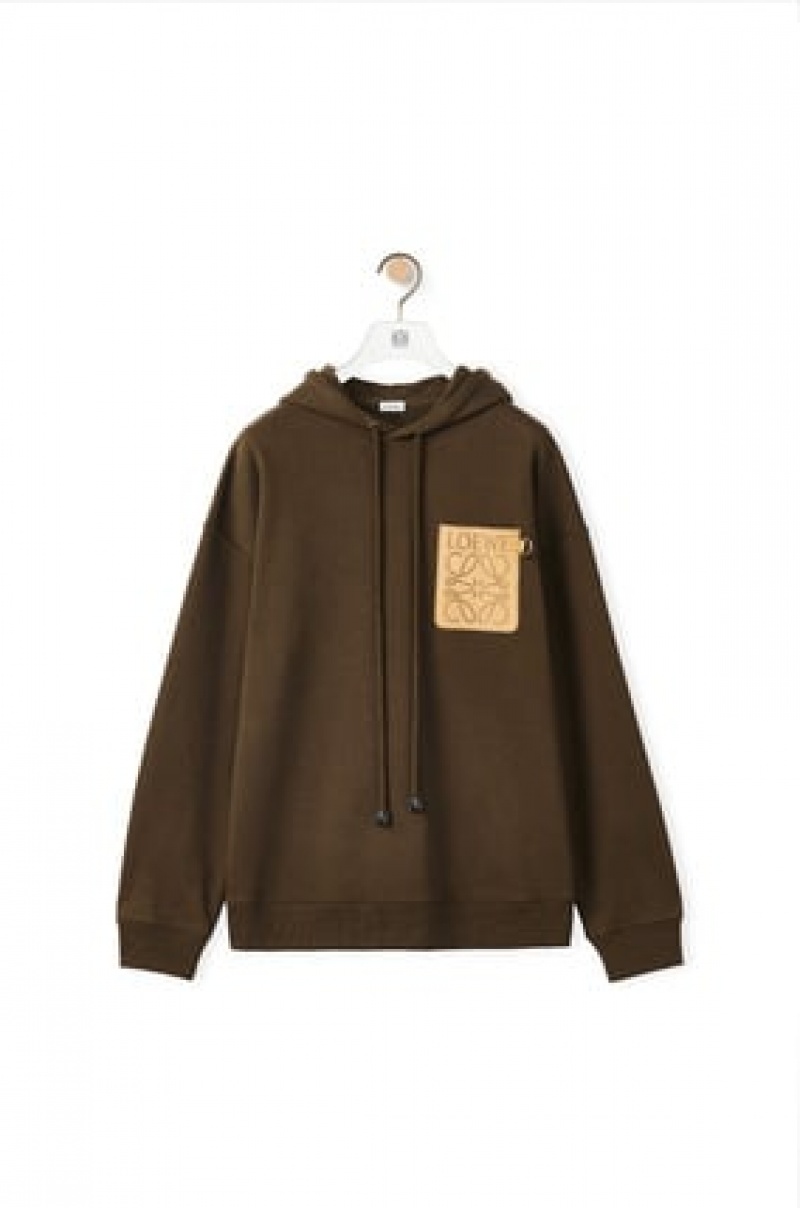 Sudaderas Loewe Anagram leather patch hoodie in cotton Hombre Verde Oliva Oscuro Verde | 182MZAXPS