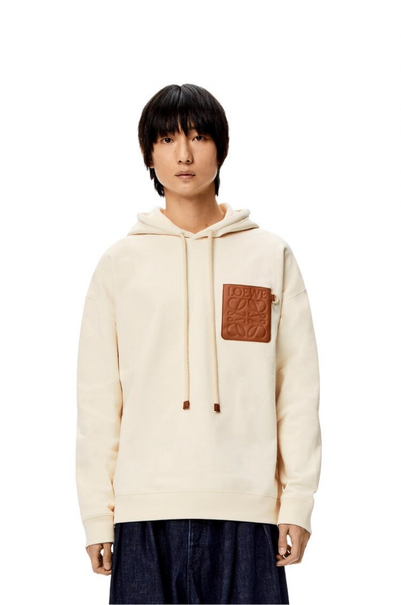 Sudaderas Loewe Anagram leather patch hoodie in cotton Hombre Blancas | 815VTFEZM