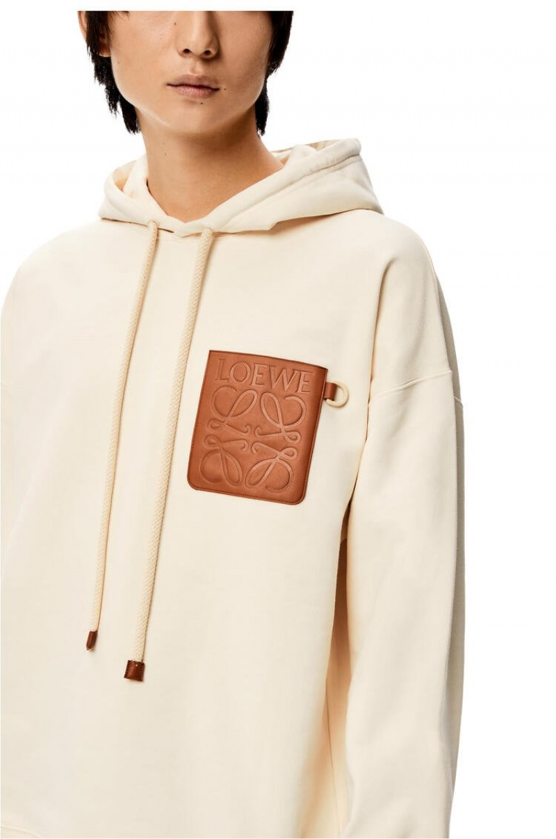 Sudaderas Loewe Anagram leather patch hoodie in cotton Hombre Blancas | 815VTFEZM