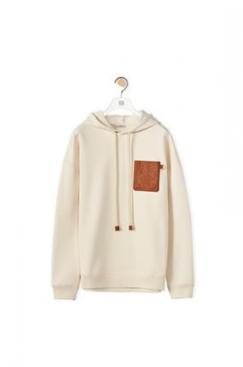 Sudaderas Loewe Anagram leather patch hoodie in cotton Hombre Blancas | 815VTFEZM