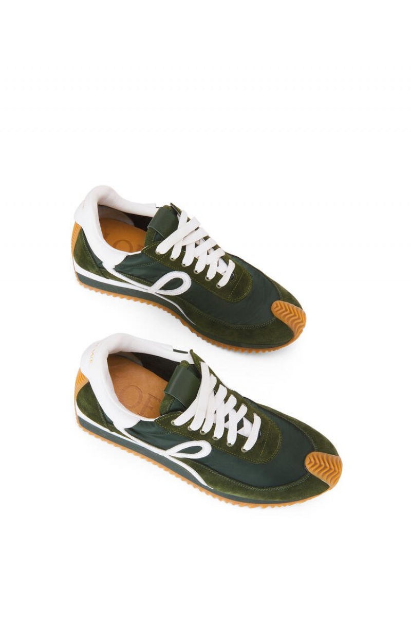 Zapatillas Loewe Flow runner in suede and nylon Mujer Verde | 257NYJIAH