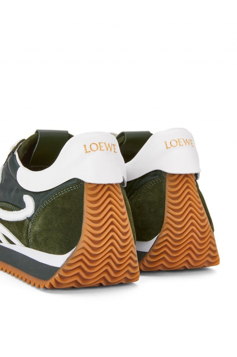 Zapatillas Loewe Flow runner in suede and nylon Mujer Verde | 257NYJIAH