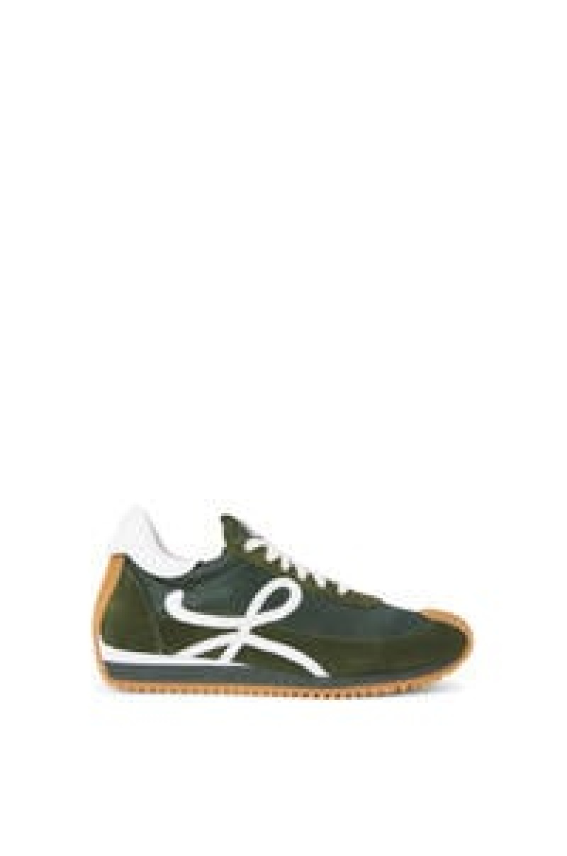 Zapatillas Loewe Flow runner in suede and nylon Mujer Verde | 257NYJIAH