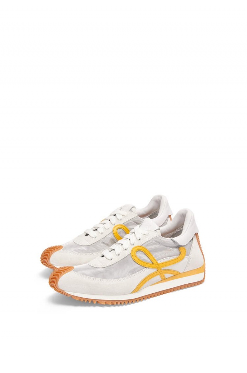 Zapatillas Loewe Flow runner in technical mesh and suede Mujer Plateadas Blancas Amarillo | 926TMUDHV