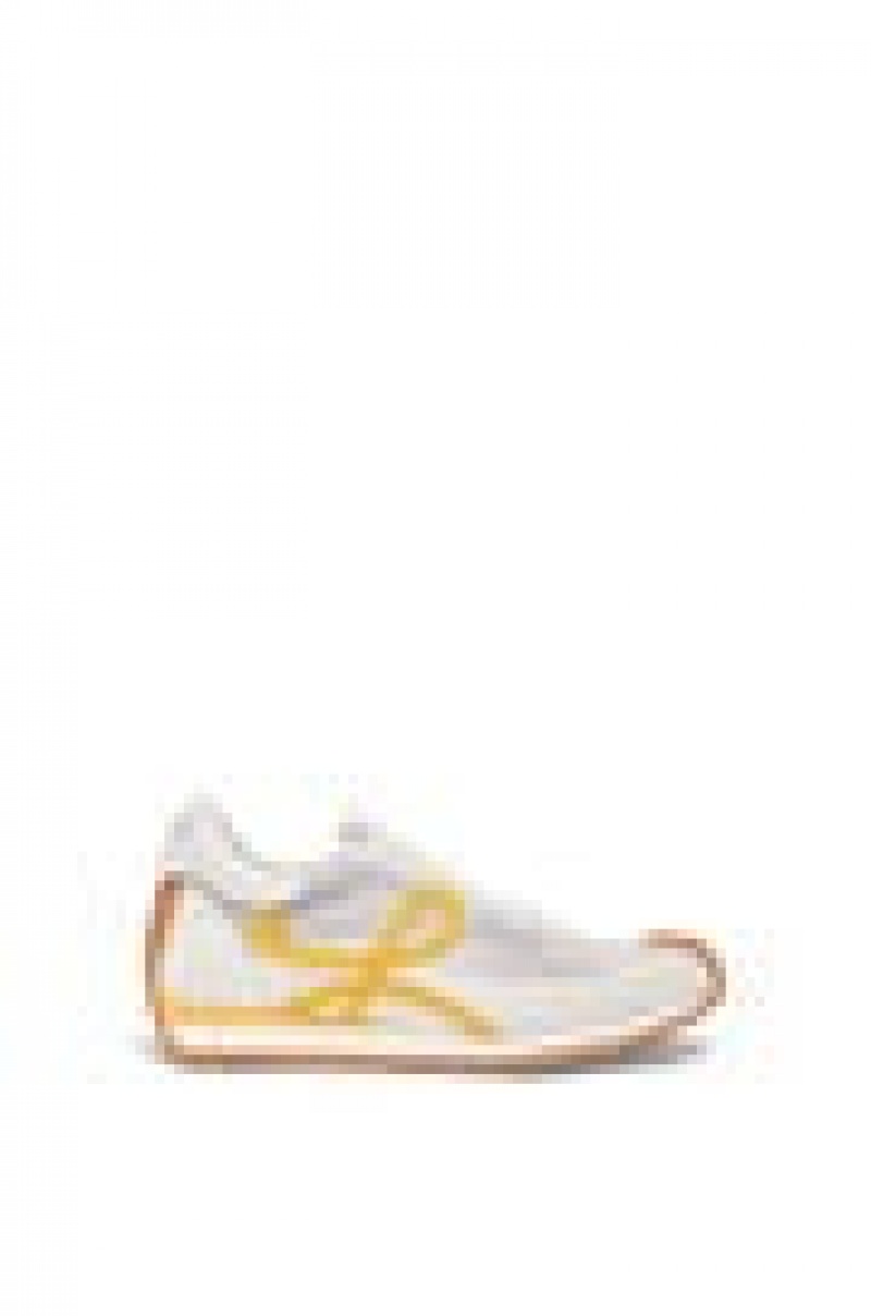 Zapatillas Loewe Flow runner in technical mesh and suede Mujer Plateadas Blancas Amarillo | 926TMUDHV