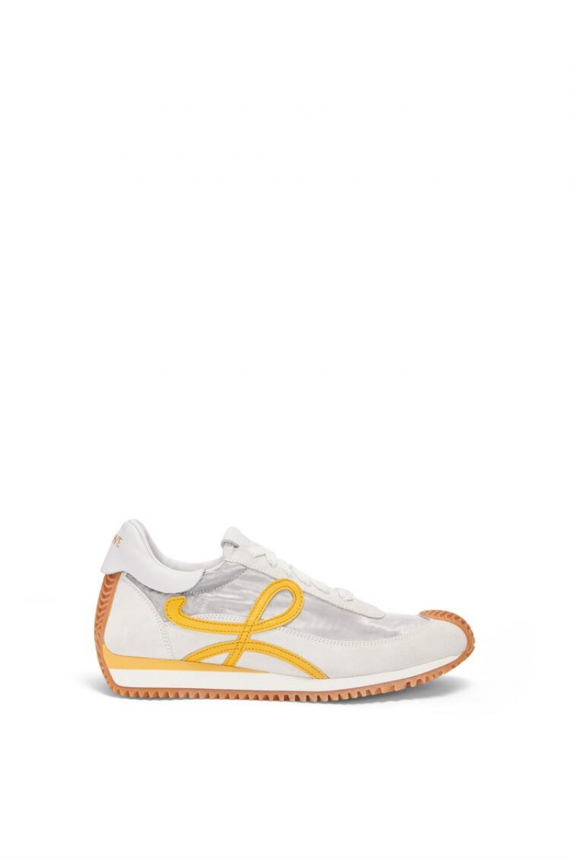 Zapatillas Loewe Flow runner in technical mesh and suede Mujer Plateadas Blancas Amarillo | 926TMUDHV