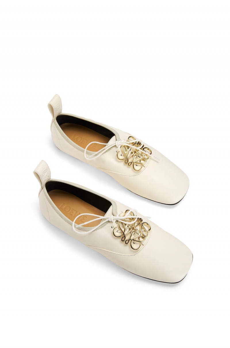 Zapatos Planos Loewe Anagram soft derby in lambskin Mujer Blancas | 498SMFJUB