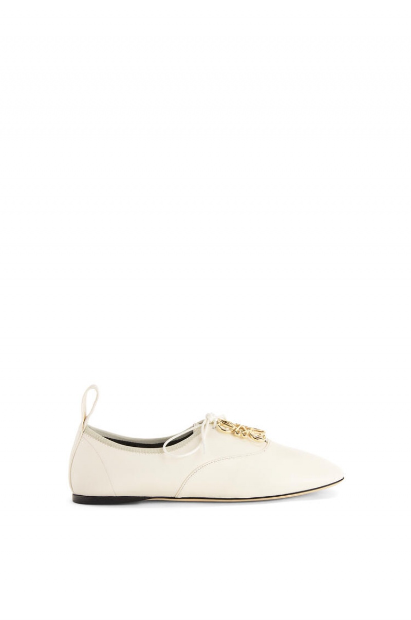 Zapatos Planos Loewe Anagram soft derby in lambskin Mujer Blancas | 498SMFJUB