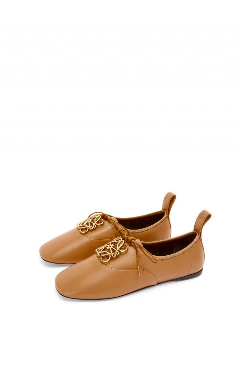 Zapatos Planos Loewe Anagram soft derby in lambskin Mujer Desert | 314TEYIHF