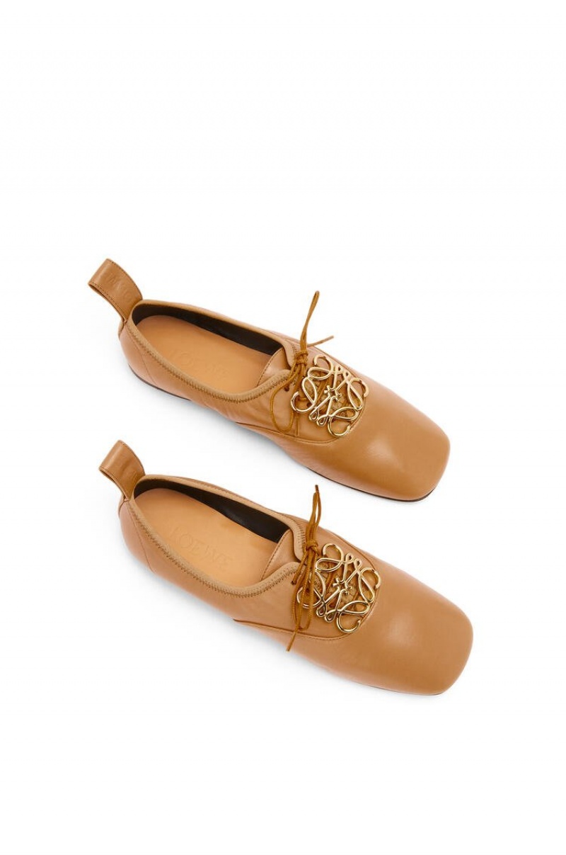 Zapatos Planos Loewe Anagram soft derby in lambskin Mujer Desert | 314TEYIHF