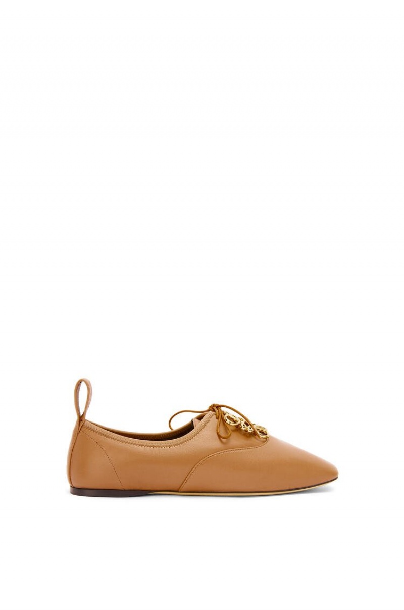 Zapatos Planos Loewe Anagram soft derby in lambskin Mujer Desert | 314TEYIHF