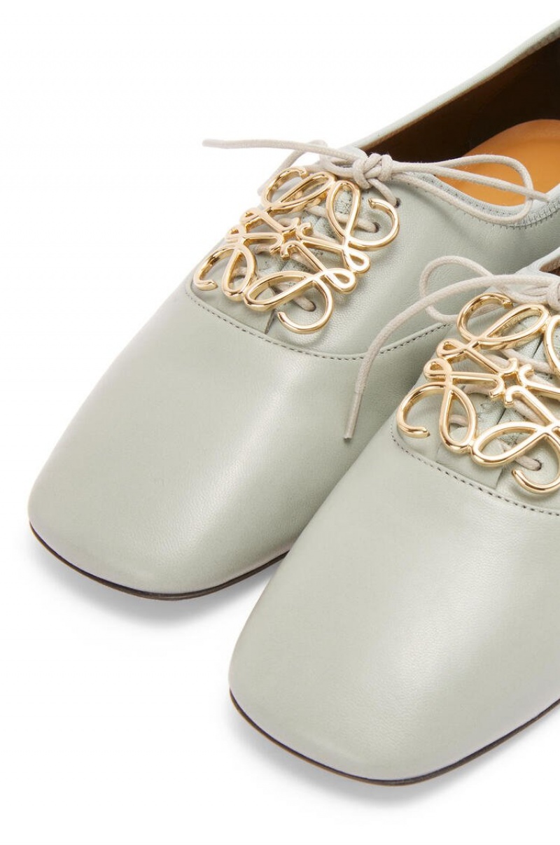 Zapatos Planos Loewe Anagram soft derby in lambskin Mujer Gris | 170NSZYLX