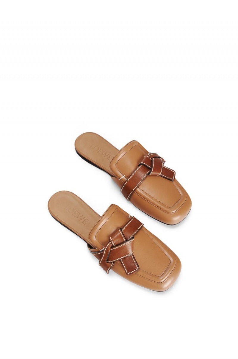 Zapatos Planos Loewe Gate flat mule in calfskin Mujer Desert / Tan | 481BSPOYM