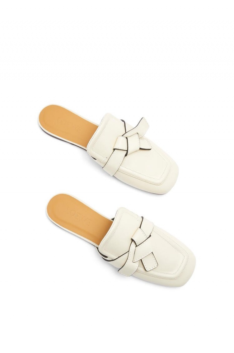 Zapatos Planos Loewe Gate flat mule in calfskin Mujer Milk | 209MBZDWE